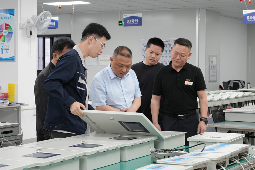 東至縣委常委、政法書記一行蒞臨我司參觀考察